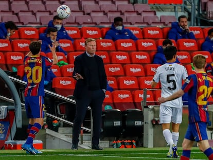 El entrenador del Barcelona, Ronald Koeman, en el duelo ante el Getafe.