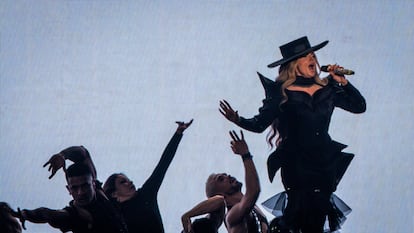 Melody durante la semifinal de Eurovisión.
