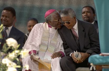 O arcebispo Desmond Tutu e Nelson Mandela, em 1994