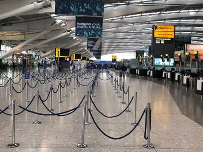 Aspecto de la Terminal 5 del aeropuerto de Heathrow, vacía por no operar British Airways ningún vuelo desde esta terminal