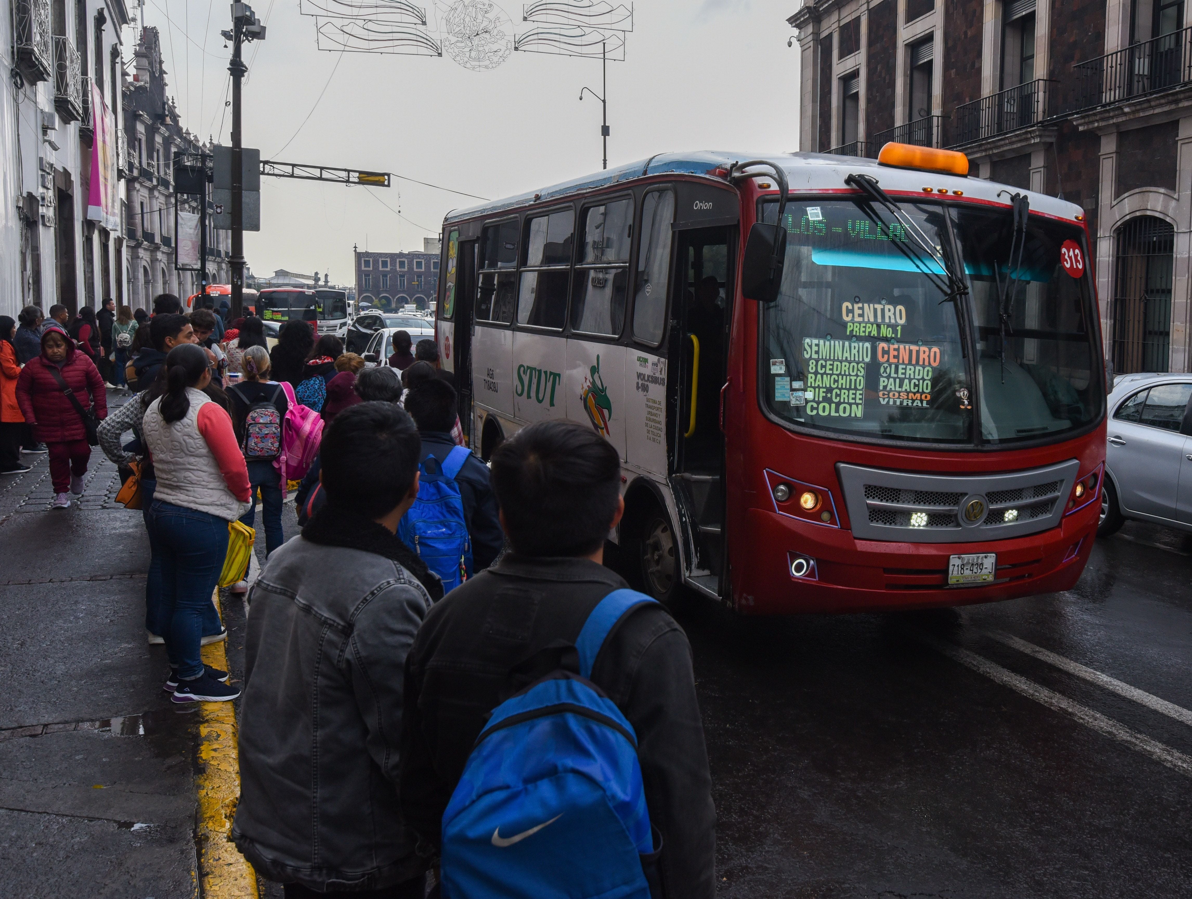 El Gobierno del Estado de México aumenta la tarifa al transporte público en medio de protestas y negociaciones con transportistas
