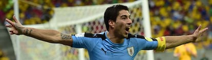 Luis Suárez celebra un gol frente a Brasil.