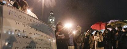 El movimiento 15-M debate en la Puerta del Sol sobre sus problemas de organización y la pérdida paulatina de apoyo.