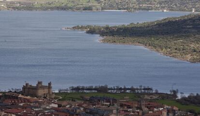 Vista del embalse de Santillana y Manzanares El Real.