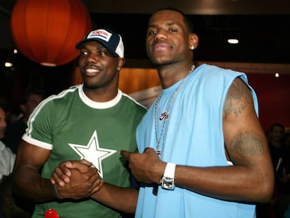 Camisetas, joyería y 'pelucos': Terrell Owens y LeBron James en los ESPY Awards de 2003. La norma era la ausencia de norma.