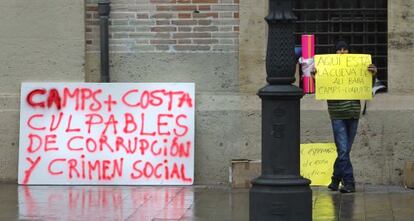 Concentración en la puerta del Tribunal Superior de Justicia de Valencia, ayer por la mañana.