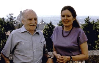 Francisco Ayala y Carolyn Richmond, en El Escorial, en 1992.