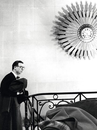 Cristóbal Balenciaga en una imagen de Juan Gyenes de la BNE (1960).