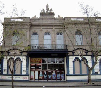 Frente delcine Español, de la ciudad argentina de Chivilcoy.