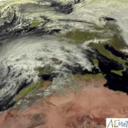 Fotografía tomada por el satélite Meteosat para la Agencia Estatal de Meteorología (AEMET) que ha activado la alerta en casi toda España.