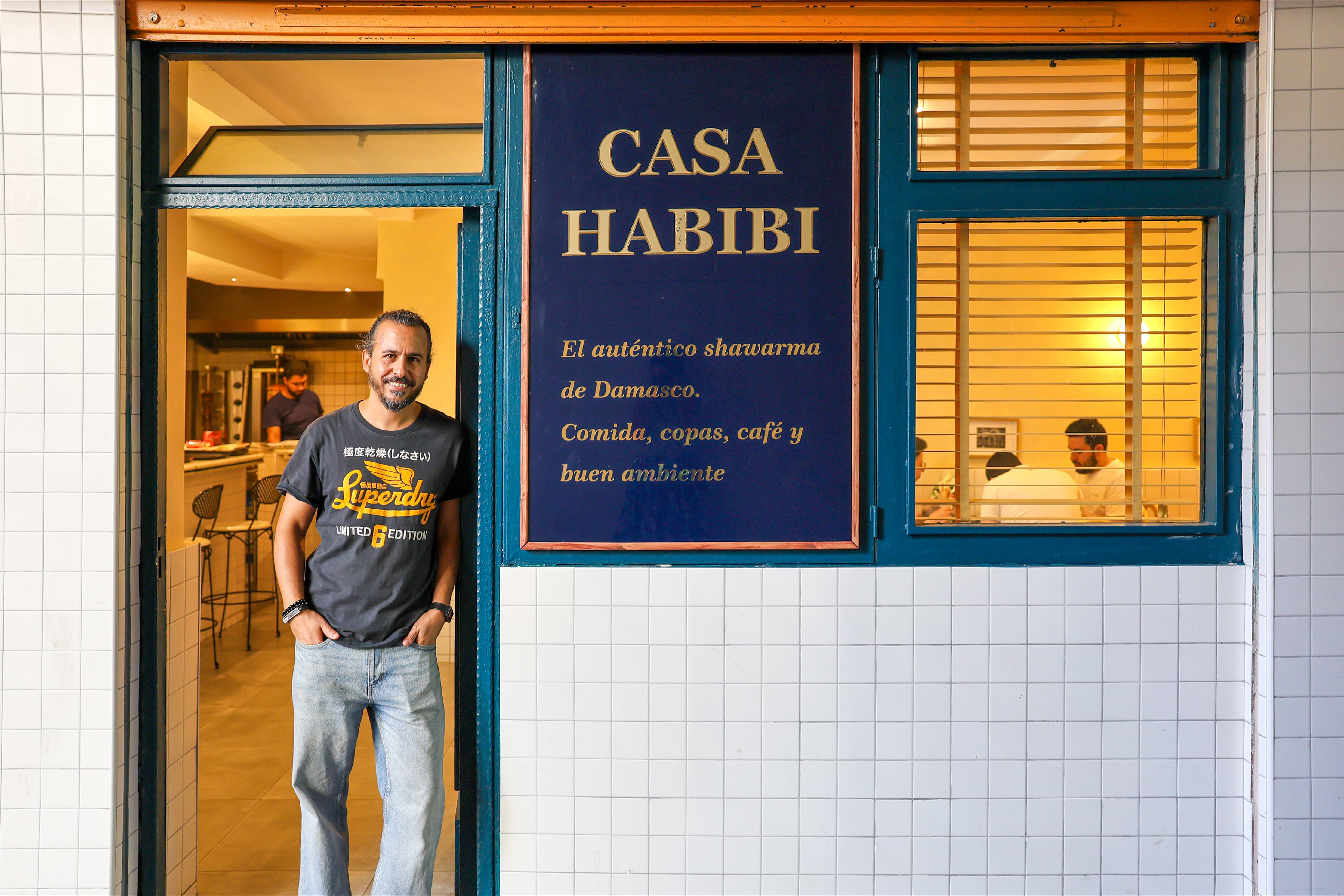 Casa Habibi: el delicioso hummus que se esconde en el distrito financiero de Madrid