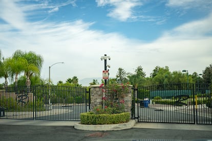 Entradas de acceso a Rancho Valencia, residencial privada en Riverside, el 27 de agosto
