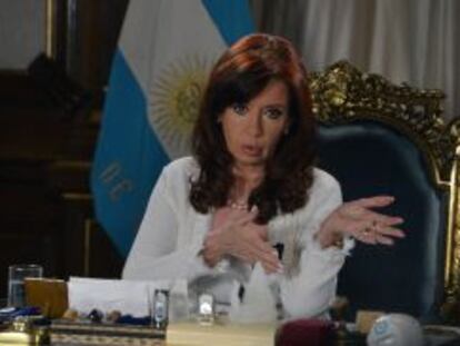 Fotograf&iacute;a cedida por la presidencia de Argentina donde se ve a la presidenta argentina Cristina Fern&aacute;ndez durante un mensaje a la naci&oacute;n el martes 19 de agosto de 2014.