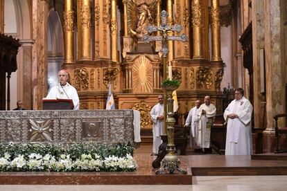 El cardenal Primado de la Argentina, Mario Poli, oficia una misa en la Catedral Metropolitana, el pasado mes de noviembre en Buenos Aires.