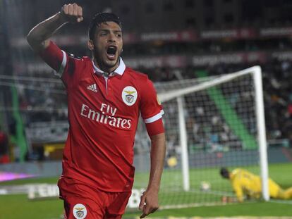 Jiménez celebra un doblete con el Benfica. 