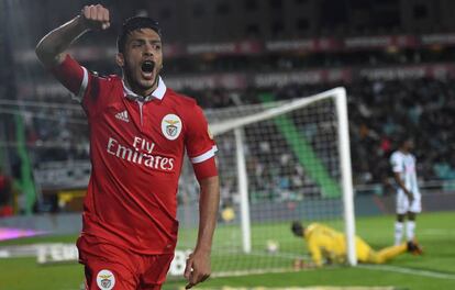 Jiménez celebra un doblete con el Benfica. 