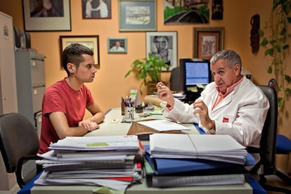 En el centro Sandoval, en Madrid, ha encontrado el apoyo y experiencia de Jorge del Romero, su médico.