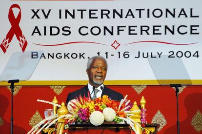 Kofi Annan, en la 15ª Conferencia Internacional del SIDA celebrada en Bangkok (Tailandia), en 2004.
