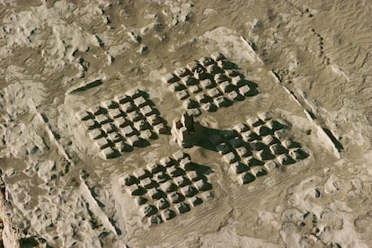 El Templo de las Cien Estupas (siglos V-VI),
un sitio ceremonial budista en la ciudad en ruinas de Jiaohe (Turpan, Xinjiang), en el noroeste de China.