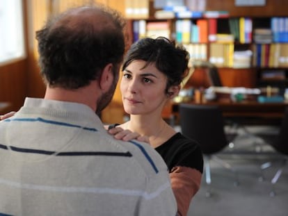 Fran&ccedil;ois Damiens (de espaldas) y Audrey Tautou, en el filme.