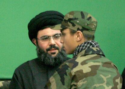 Jihad Moughniyah (derecha) hijo de Imad Moughniyah.
