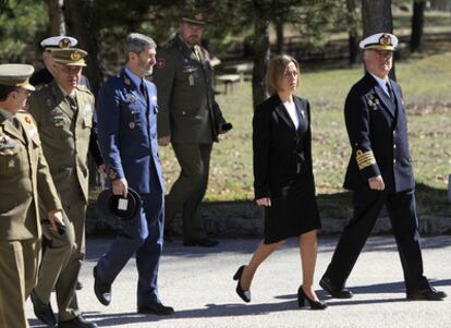 La ministra Chacón, junto a la cúpula del Ejército, en Hoyo de Manzanares.