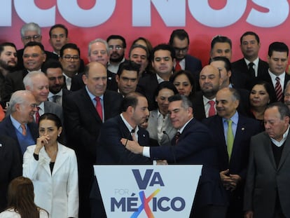 Marko Cortés y Alejandro Moreno, líderes del PAN y PRI, respectivamente, en una reunión de la alianza Va Por México, el 12 de enero.