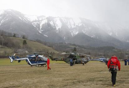 Equipos de rescate en La Seyne, en los Alpes franceses.