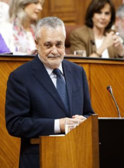 El presidente de la Junta de Andalucía, José Antonio Griñán, durante su comparecencia a petición propia, hoy en el Parlamento andaluz.