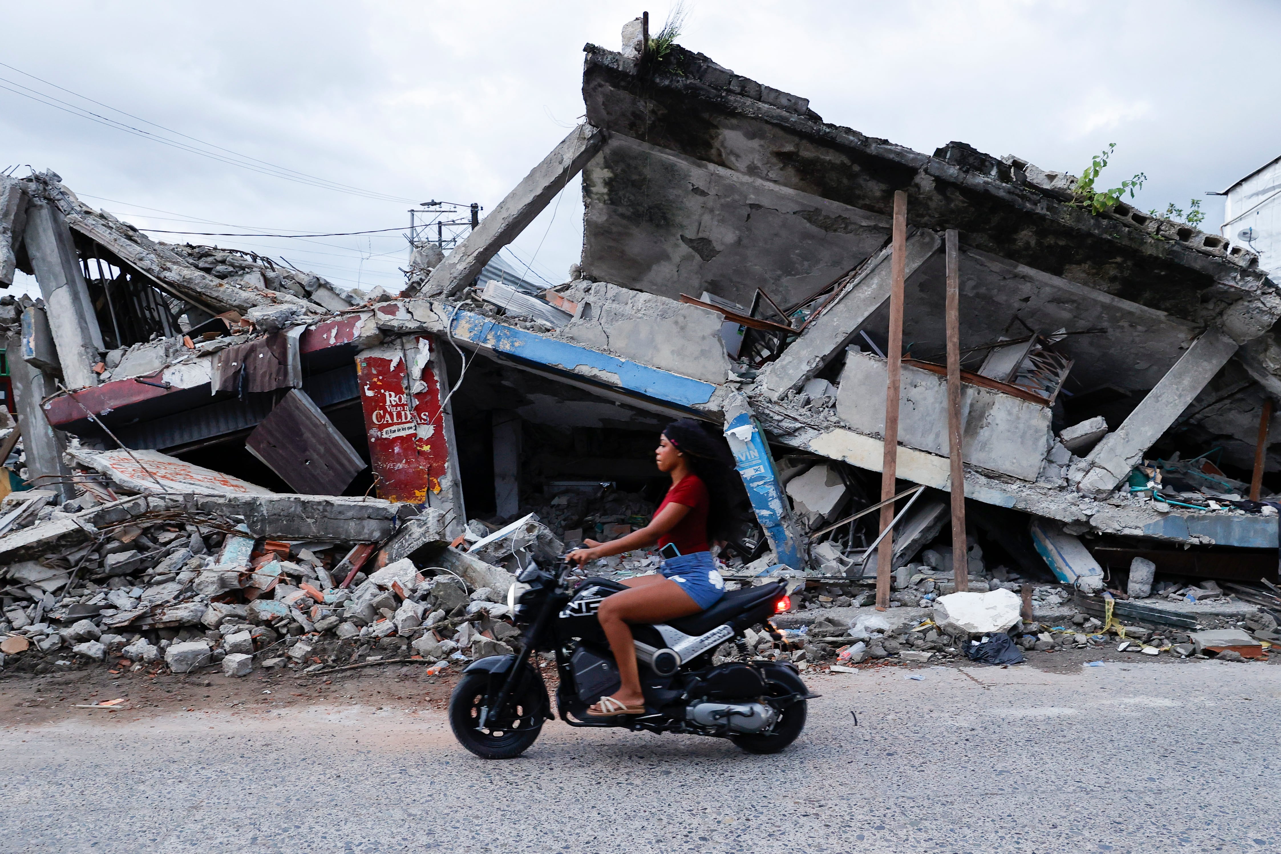 Comienza una nueva espiral de guerra en un país azotado por un terremoto