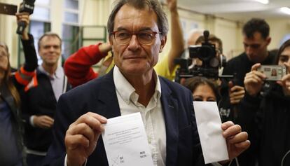 L'expresident Mes vota en el Col·legi Infant Jesús de Barcelona, el passat 1 d'octubre.