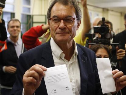 El expresident Mas vota en el Colegio Infante Jesús de Barcelona, el pasado 1 de octubre.