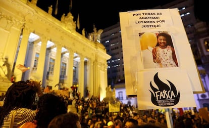 Protesto no Rio de Janeiro após a morte da menina Ágatha Félix.