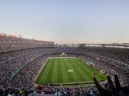 El Camp Nou con los 92.522 espectadores que asistían este domingo a la final de la Kings League.