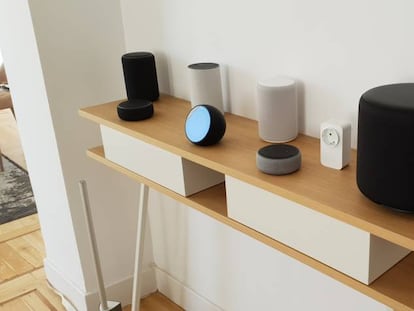 Amazon lanza en Espa&ntilde;a cinco altavoces, cuatro con la inteligencia de Alexa, y un enchufe inteligente.