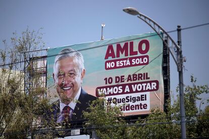Un anuncio en apoyo a la consulta de revocación del presidente mexicano, Andrés Manuel López Obrador.