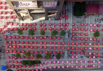 El pueblo Yangji (China) festeja para celebrar la vuelta después de la demolición del puebo antiguo y la finalización de las obras del nuevo.