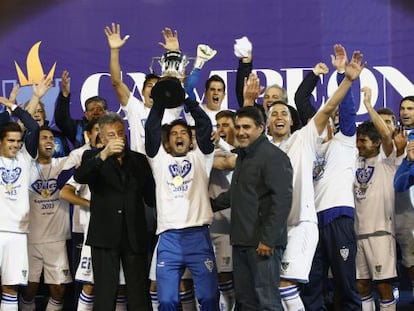 Jugadores del Vélez celebran su triunfo en la final.