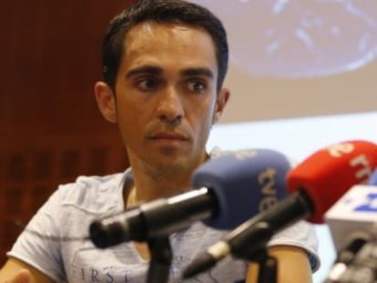 Ciclista espanhol terá de ficar afastado quatro semanas devido às lesões sofridas na Volta da França