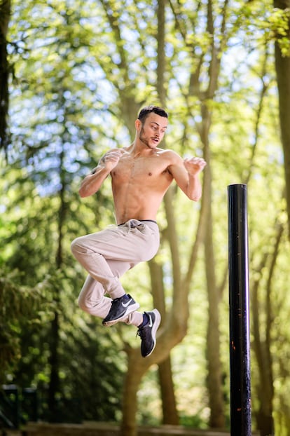 Roger Jiménez, en un entrenamiento en el parque de Sant Salvador, en Santa Coloma de Farners, Girona.