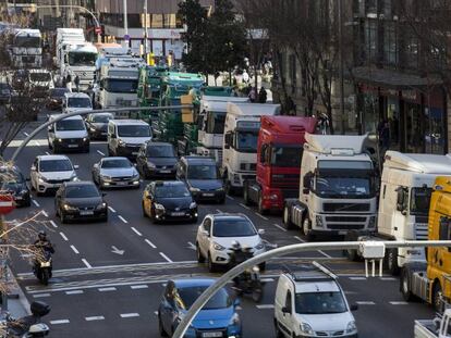 Protesta de los camionero por el centro de Barcelona.