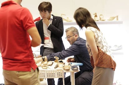 Exhibición de calzado español en Tokio durante una feria el pasado julio.