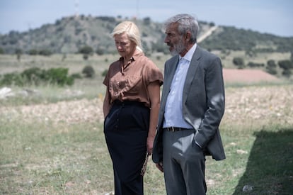 Ana Duato e Imanol Arias en 'Mercedes: la fuerza', el primer capítulo de la última temporada de 'Cuéntame'.