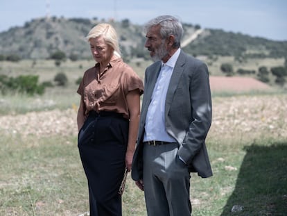 Ana Duato e Imanol Arias en 'Mercedes: la fuerza', el primer capítulo de la última temporada de 'Cuéntame'.