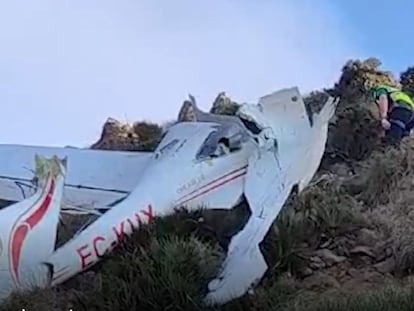 Dos jóvenes mueren al estrellarse una avioneta en Cabo de Gata