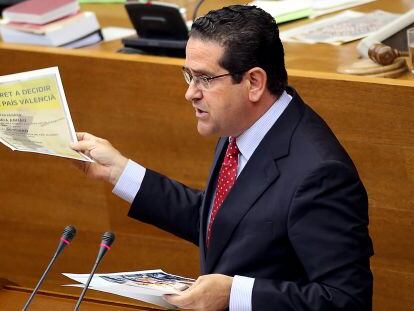 El portavoz del PP en las Cortes, Jorge Bellver, durante una intervenci&oacute;n en el pleno.
