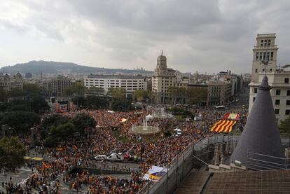 Vista general de la manifestación en la plaza de Cataluña.