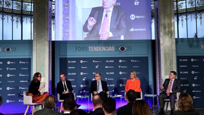 Alicia González, Jaume Miquel, Juan Luis Múnera, Hildur Eir Jónsdóttir y Jordi Sevilla, durante su intervención en el Foro Tendencias 2023.