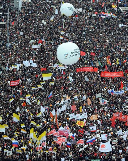 Temperaturas bajo cero en la capital rusa no han frenado que los manifestantes hayan llenado la avenida Sájarov, a unas manzanas del Kremlin.