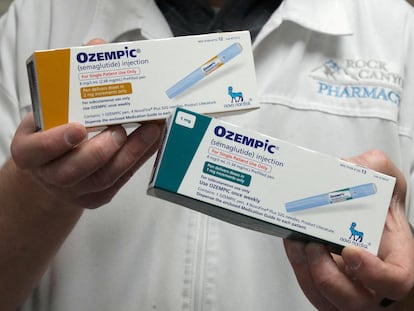 Un farmacéutico muestra dos cajas de Ozempic en Provo, Utah (Estados Unidos) el 29 de marzo de 2023.